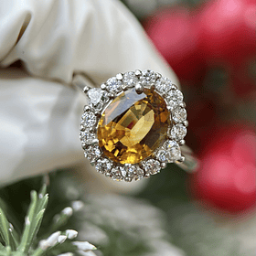 Anillo con citrino oval en plata con baño de oro blanco 