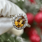 Anillo con citrino oval en plata con baño de oro blanco  2