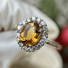 Anillo con citrino oval en plata con baño de oro blanco  3