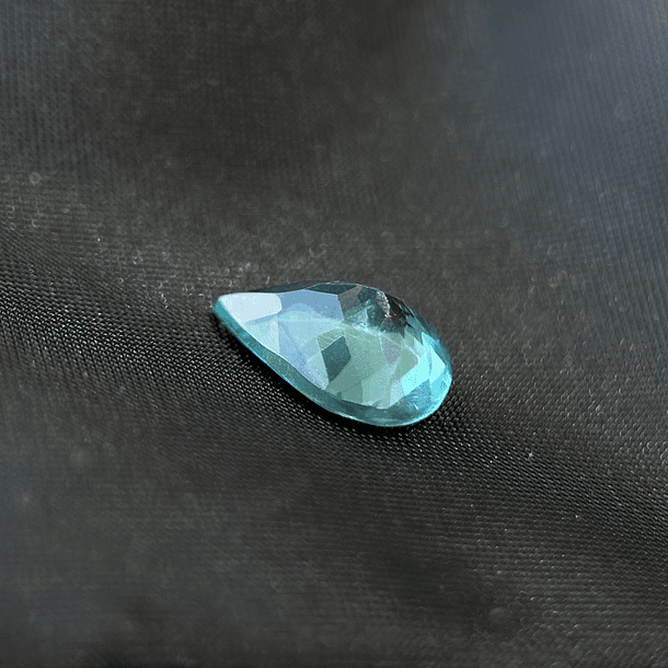 Apatito color Paraíba-1.410ct-8.8x6.6x3.6mm 4