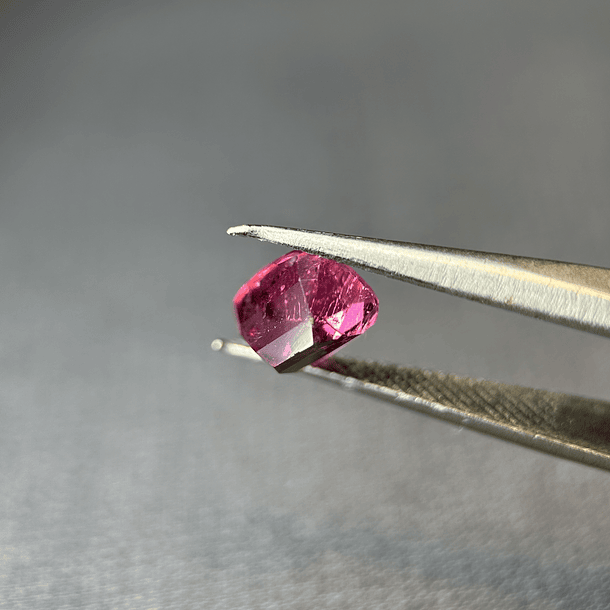 Turmalina Rubelita-1.475ct-6.6x5.6x4.7mm 4