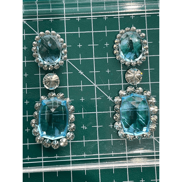 Par de artes de Topacios azules y peridotos en oro de 14k