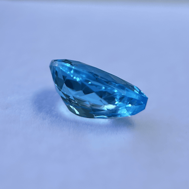 Topacio suizo-5.75ct-13.7x9.8x6.3mm 3