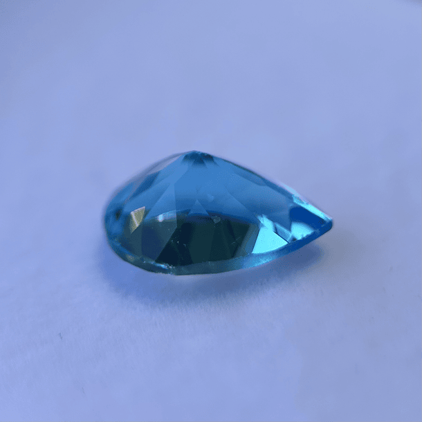 Topacio suizo-6.85ct-14.1x9.8x7mm 2