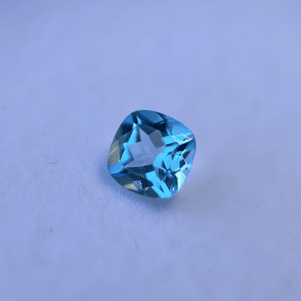 Topacio suizo-2.05ct-6.7x6.8x4.8mm 1