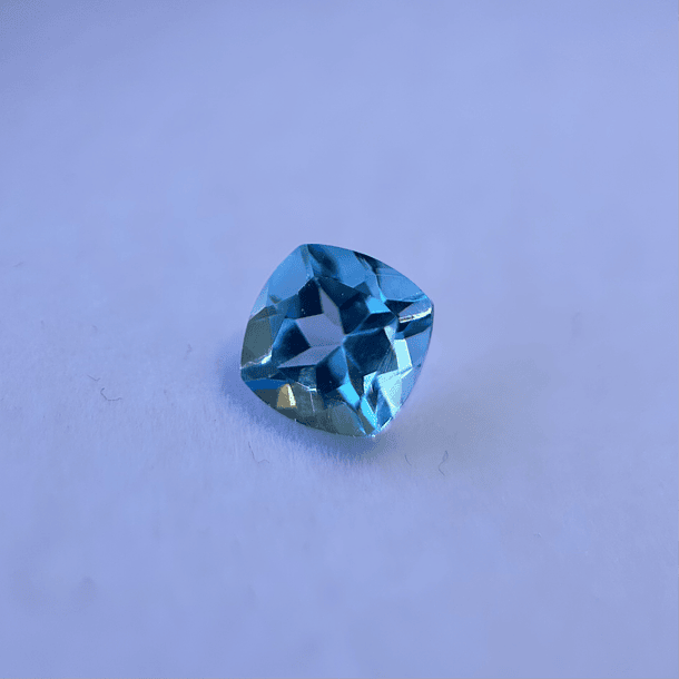 Topacio suizo-1.70ct-6.7x6.8x4.4mm 1