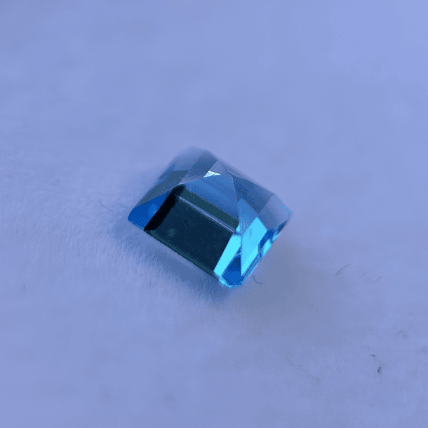 Topacio suizo-2.25ct-7x7x4.3mm 3
