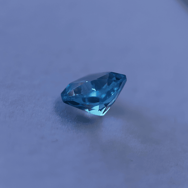 Topacio suizo-2.85ct-7.9x7.8x5.3mm 3
