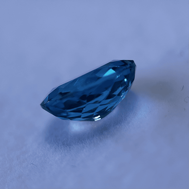 Topacio suizo-5.90ct-12.1x10x5.6mm 2