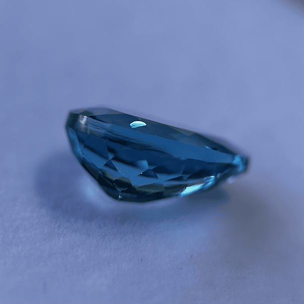 Topacio suizo-3.45ct-10.2x7.8x6mm 2