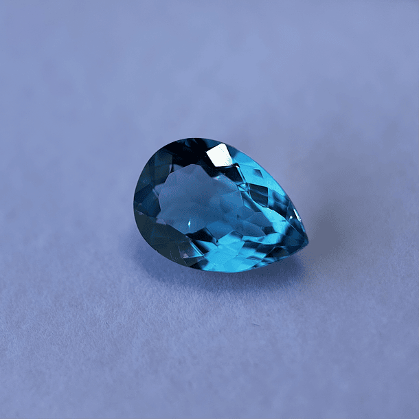 Topacio suizo-3.45ct-10.2x7.8x6mm 1