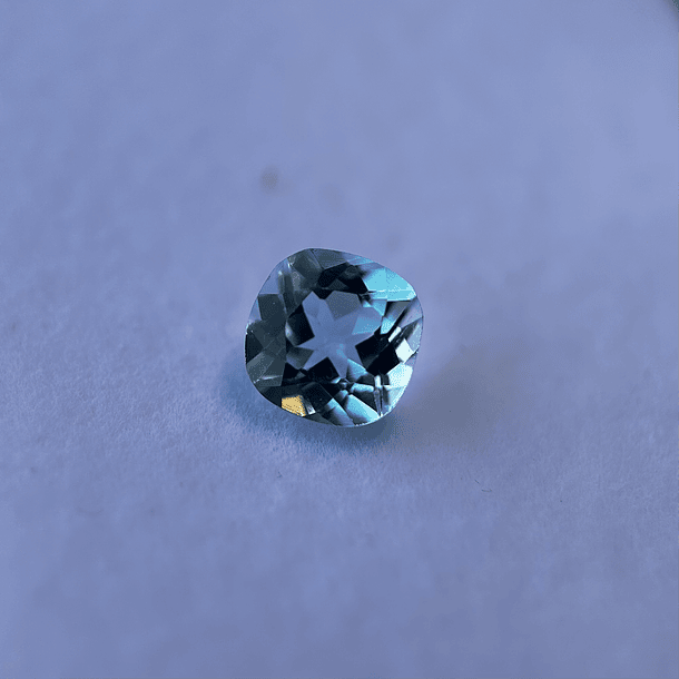 Topacio azul-3.05ct-7.9x7.9x5.4mm 1