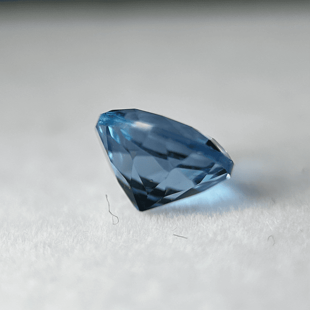 Topacio suizo-2.70ct-8x5.1mm 2