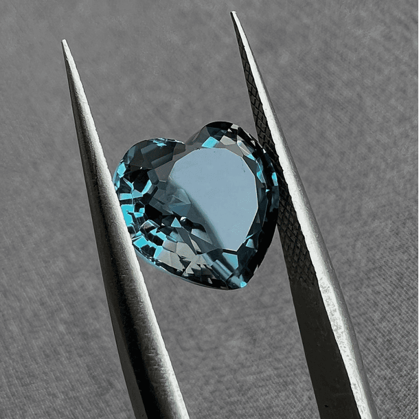 Topacio london blue-1.20ct-6x5.9x4.3mm 1
