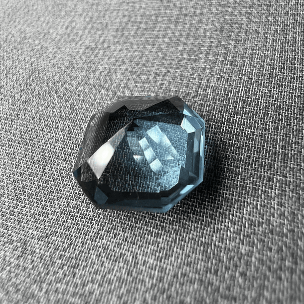 Topacio london blue-4.41ct-9x9mm 3