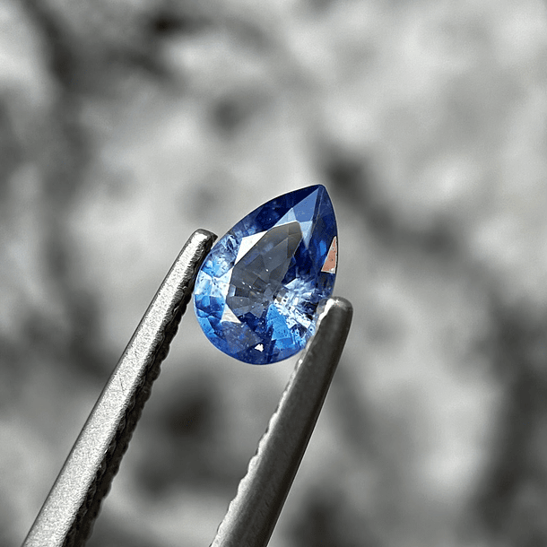 Zafiro azul-0.70ct-6.7x4.7x2.7mm 1