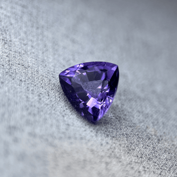 Amatista morada-1.285ct-7x6.8x4.6mm 1