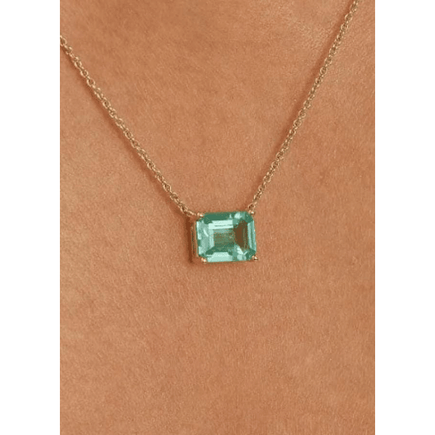 Dije con esmeralda en oro amarillo de 14k