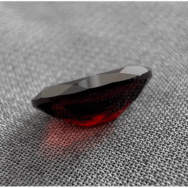 Granate rojo-2.95ct-9.8x7.7x4.7mm 3