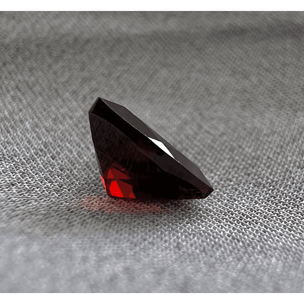 Granate rojo-3.80ct-10x9.9x5.2mm 2