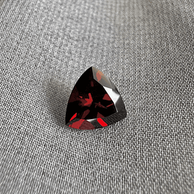 Granate rojo-3.80ct-10x9.9x5.2mm