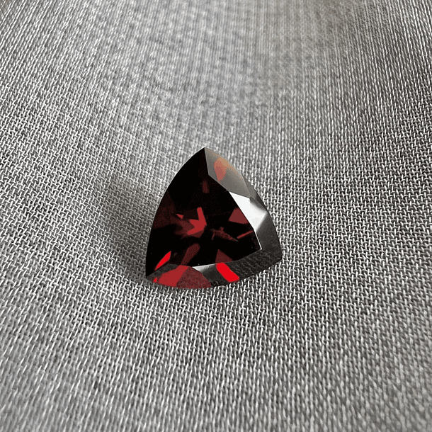 Granate rojo-3.80ct-10x9.9x5.2mm 1
