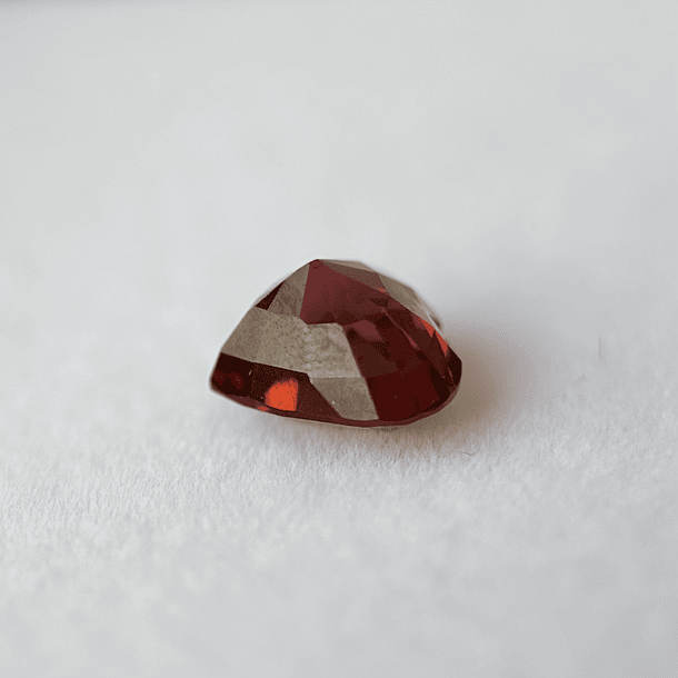 Granate rojo crimson GGI-2.58ct-7.91x8.36x5.14mm 7
