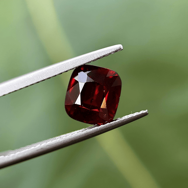 Granate rojo crimson GGI-2.95ct-8x7.26x5.21mm 3