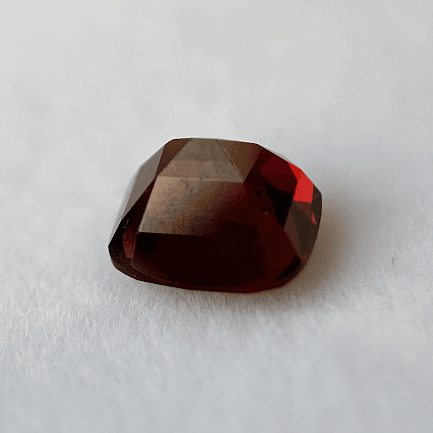 Granate rojo crimson GGI-3.65ct-8.61x7.64x5.98mm 3