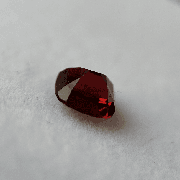 Granate rojo crimson GGI-2.84ct-8.05x7.39x5.06mm 2