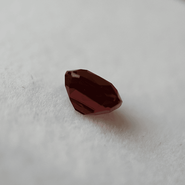 Granate rojo crimson GGI-2.84ct-8.05x7.39x5.06mm 3