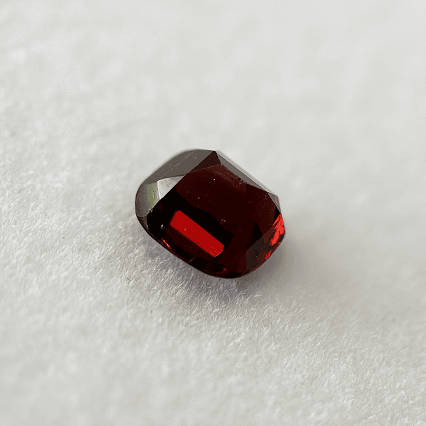 Granate rojo crimson GGI-2.63ct-7.80x7.23x5.22mm 2