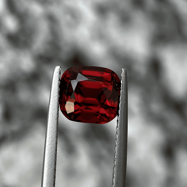 Granate rojo crimson GGI-2.68ct-7.80x7.31x5.46mm 1