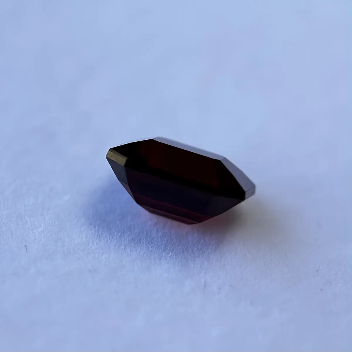Granate rojo crimson GGI-2.68ct-7.80x7.31x5.46mm | Versatto Gemas & Joyas