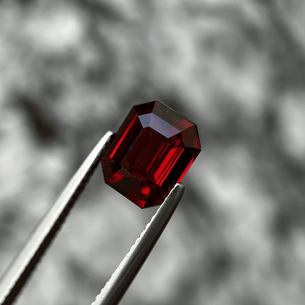 Granate rojo crimson GGI-3.27ct-9.20x7.54x4.70mm 1