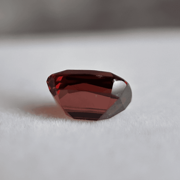 Granate rojo crimson GGI-3.08ct-8.99x6.67x5.04mm 2