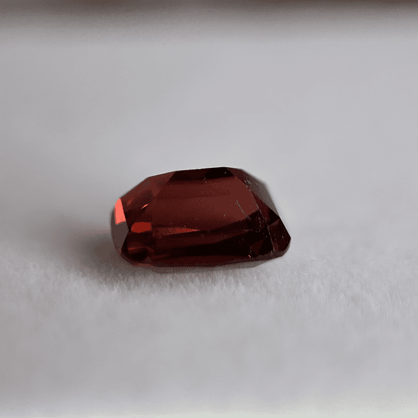 Granate rojo crimson GGI-3.08ct-8.99x6.67x5.04mm 3