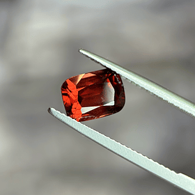 Granate rojo crimson GGI-3.08ct-8.99x6.67x5.04mm