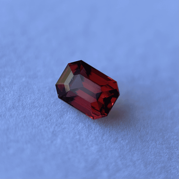 Granate rojo crimson-2.58ct-8.39x6.10x4.87mm 1
