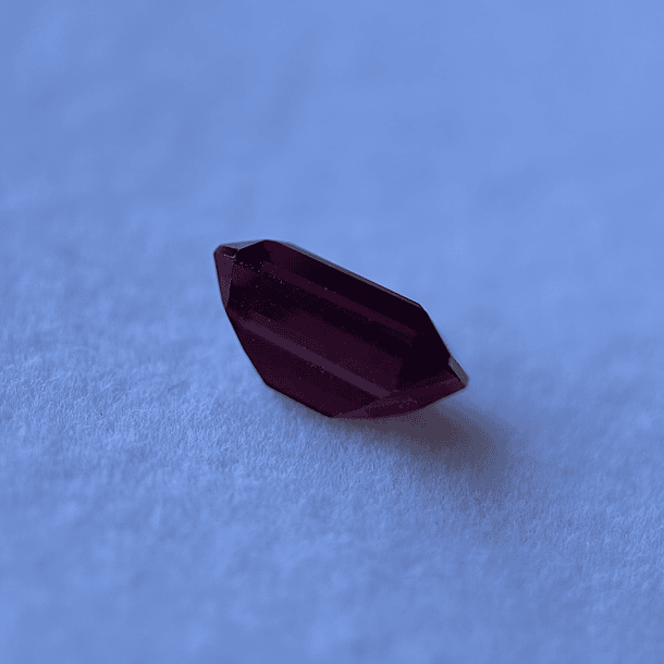 Granate rojo crimson-2.72ct-9.37x6.12x4.80mm 2