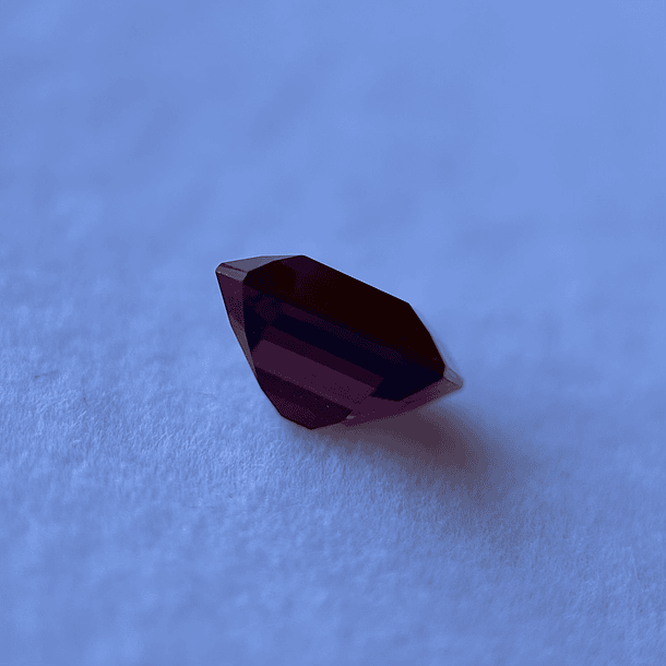 Granate rojo crimson-2.74ct-8.25x7.16x5.05mm 2