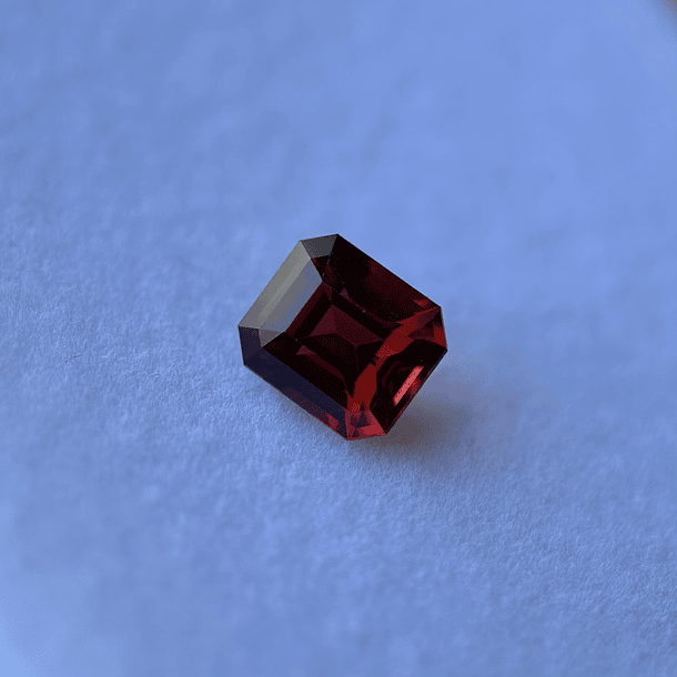 Granate rojo crimson-2.74ct-8.25x7.16x5.05mm 3