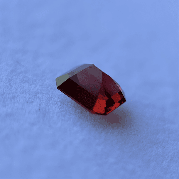 Granate rojo crimson-2.74ct-8.25x7.16x5.05mm 4