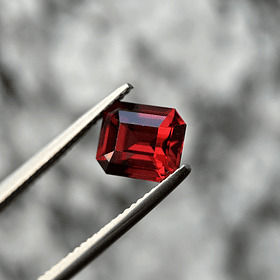 Granate rojo crimson-2.74ct-8.25x7.16x5.05mm