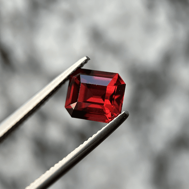 Granate rojo crimson-2.74ct-8.25x7.16x5.05mm 1