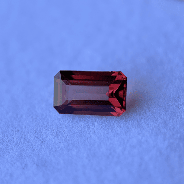 Granate rojo crimson-2.70ct-10.25x6.13x4.18mm 2