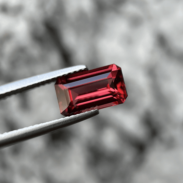 Granate rojo crimson-2.70ct-10.25x6.13x4.18mm 1