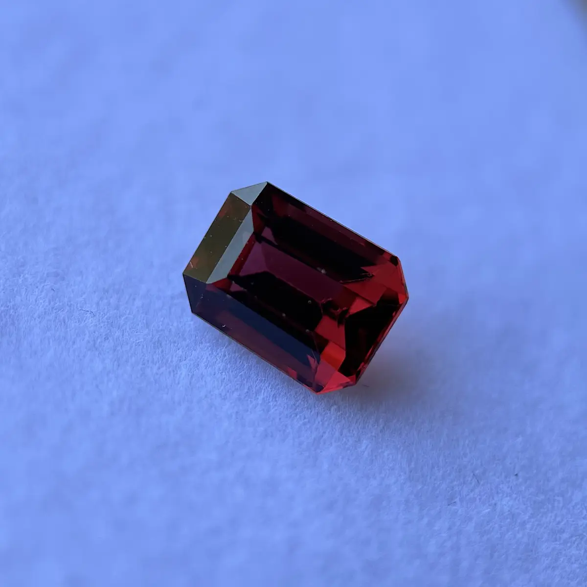 Granate rojo crimson-2.58ct-8.39x6.10x4.87mm | Versatto Gemas & Joyas