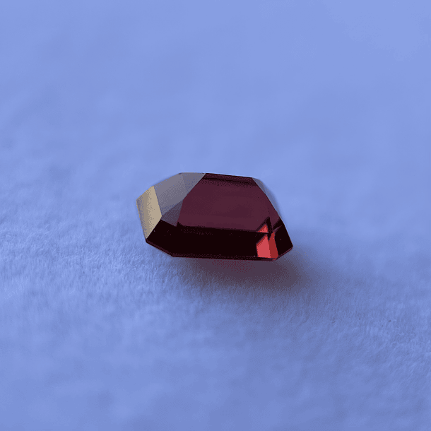 Granate rojo crimson-2.81ct-8.90x6.68x4.87mm 2