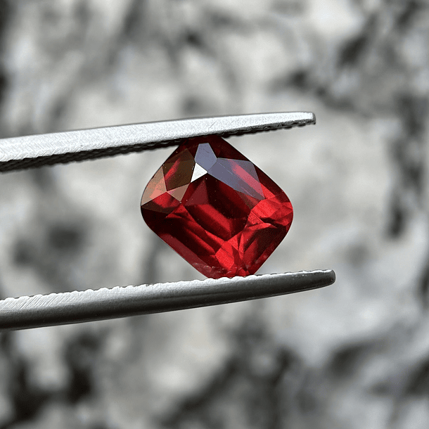 Granate rojo crimson-2.80ct-8.58x7.15x5.09mm 1